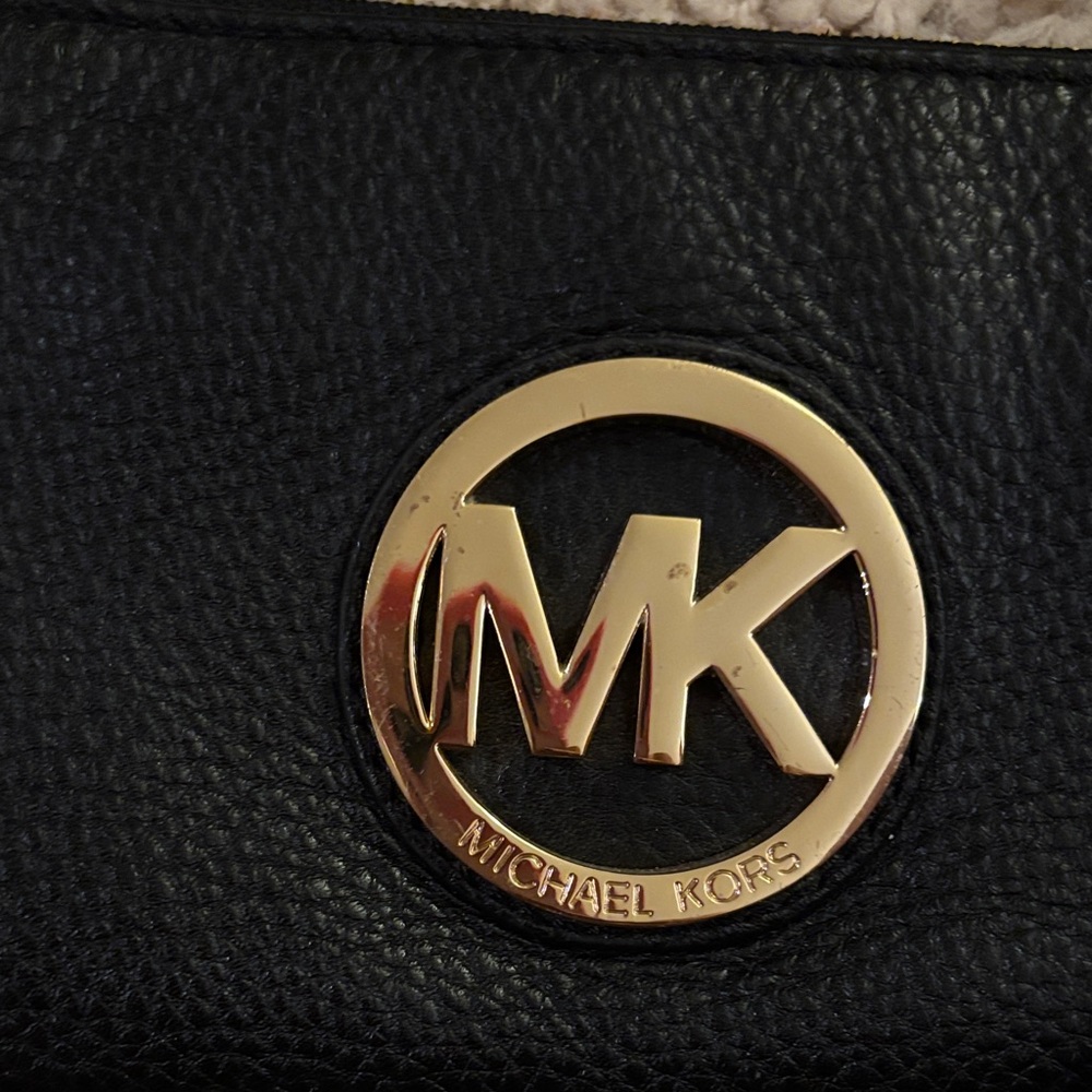Michael Kors like new Black Wristlet with Gold Logo - Picture 2 of 2